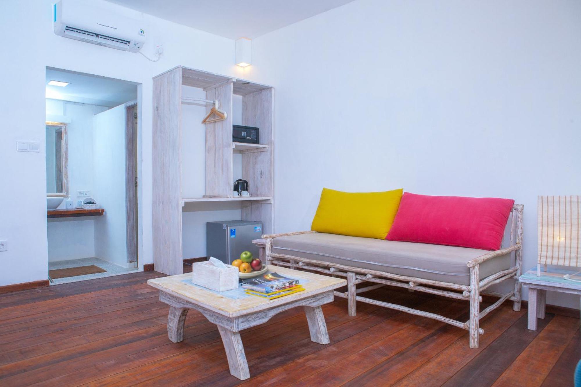 Trikora Beach Club And Resort Teluk Bakau Екстериор снимка