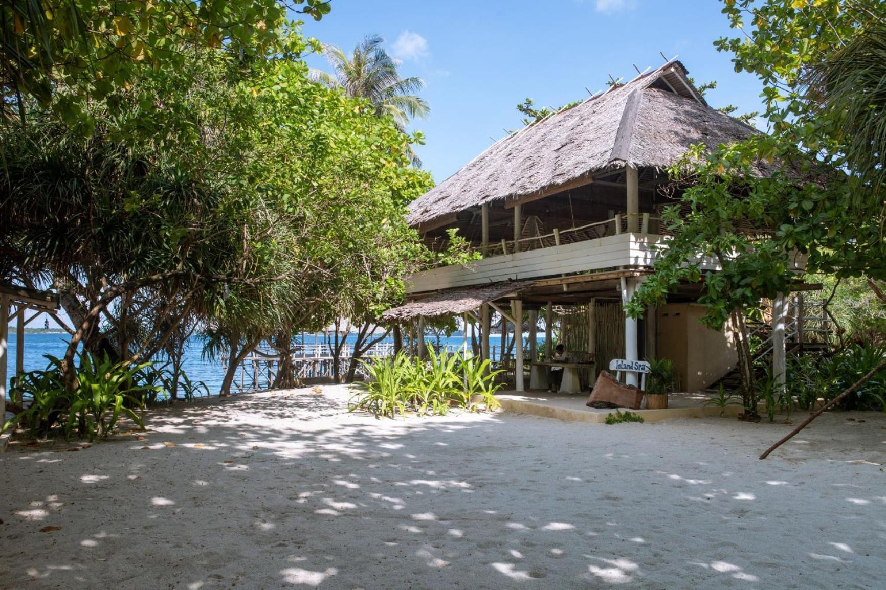 Trikora Beach Club And Resort Teluk Bakau Екстериор снимка