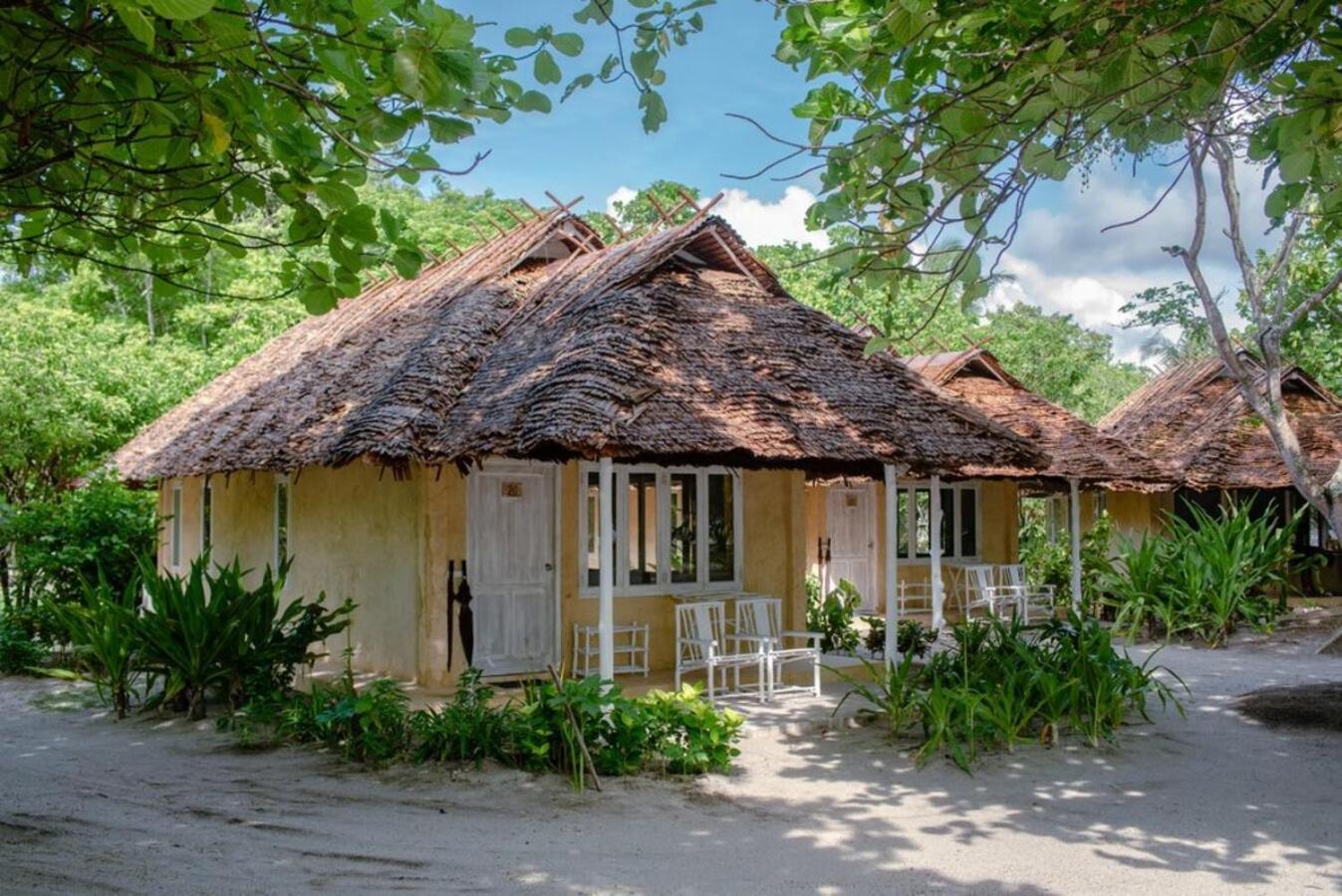 Trikora Beach Club And Resort Teluk Bakau Екстериор снимка
