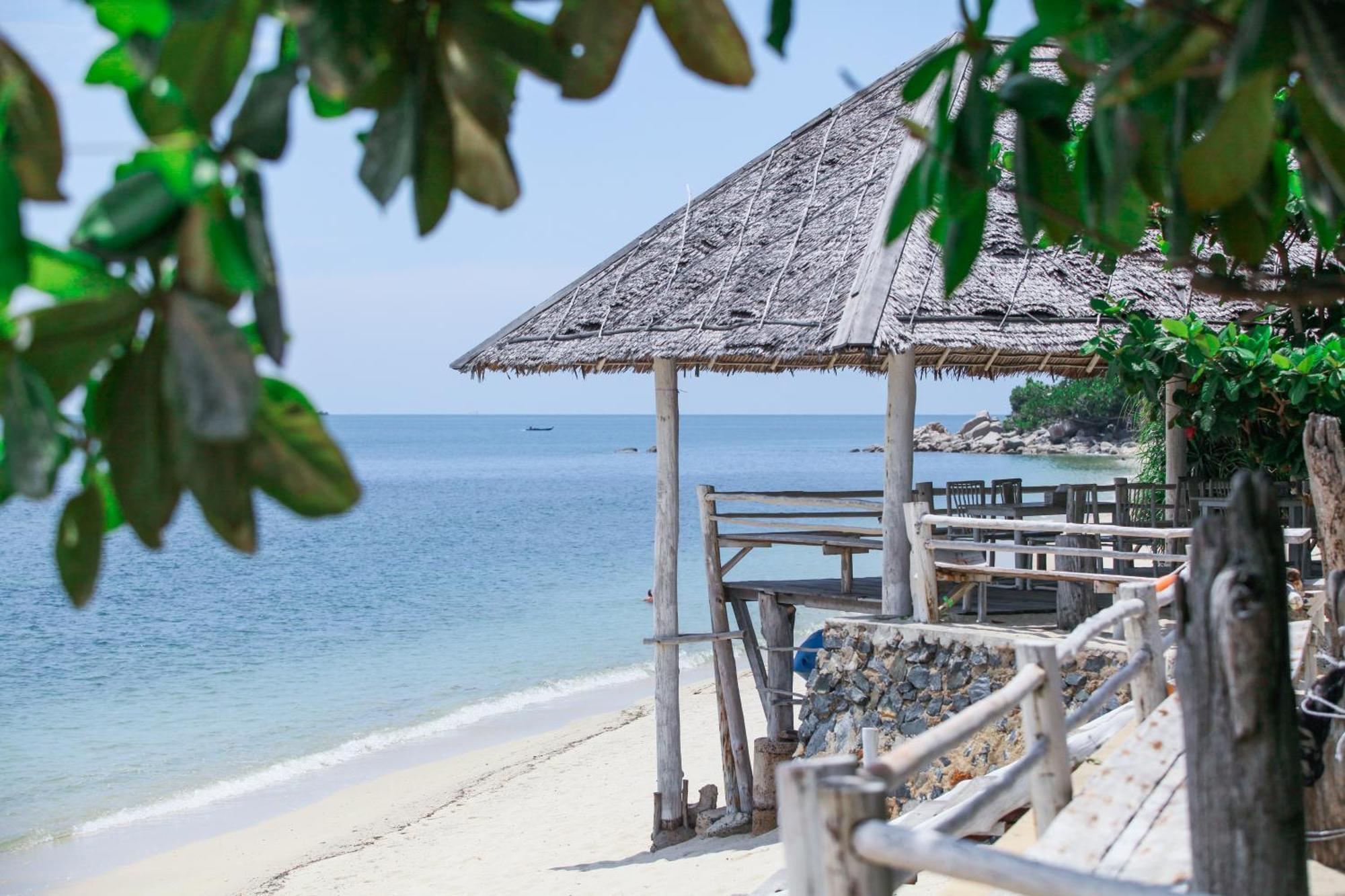 Trikora Beach Club And Resort Teluk Bakau Екстериор снимка