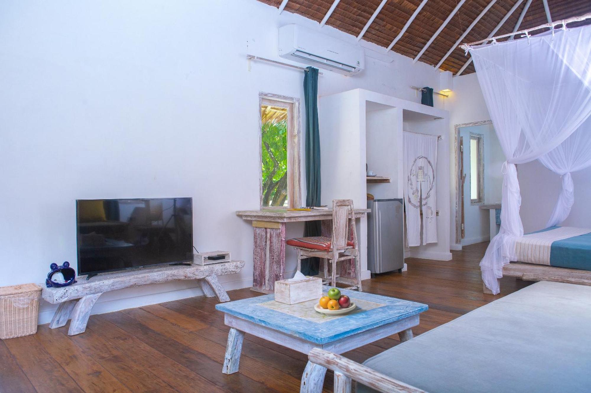 Trikora Beach Club And Resort Teluk Bakau Екстериор снимка