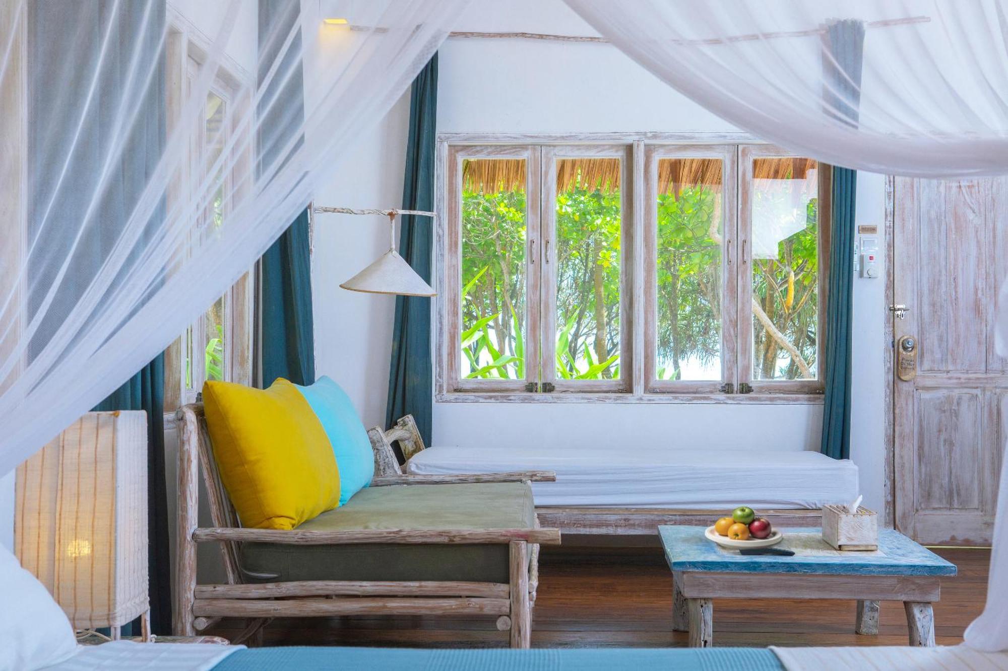 Trikora Beach Club And Resort Teluk Bakau Екстериор снимка