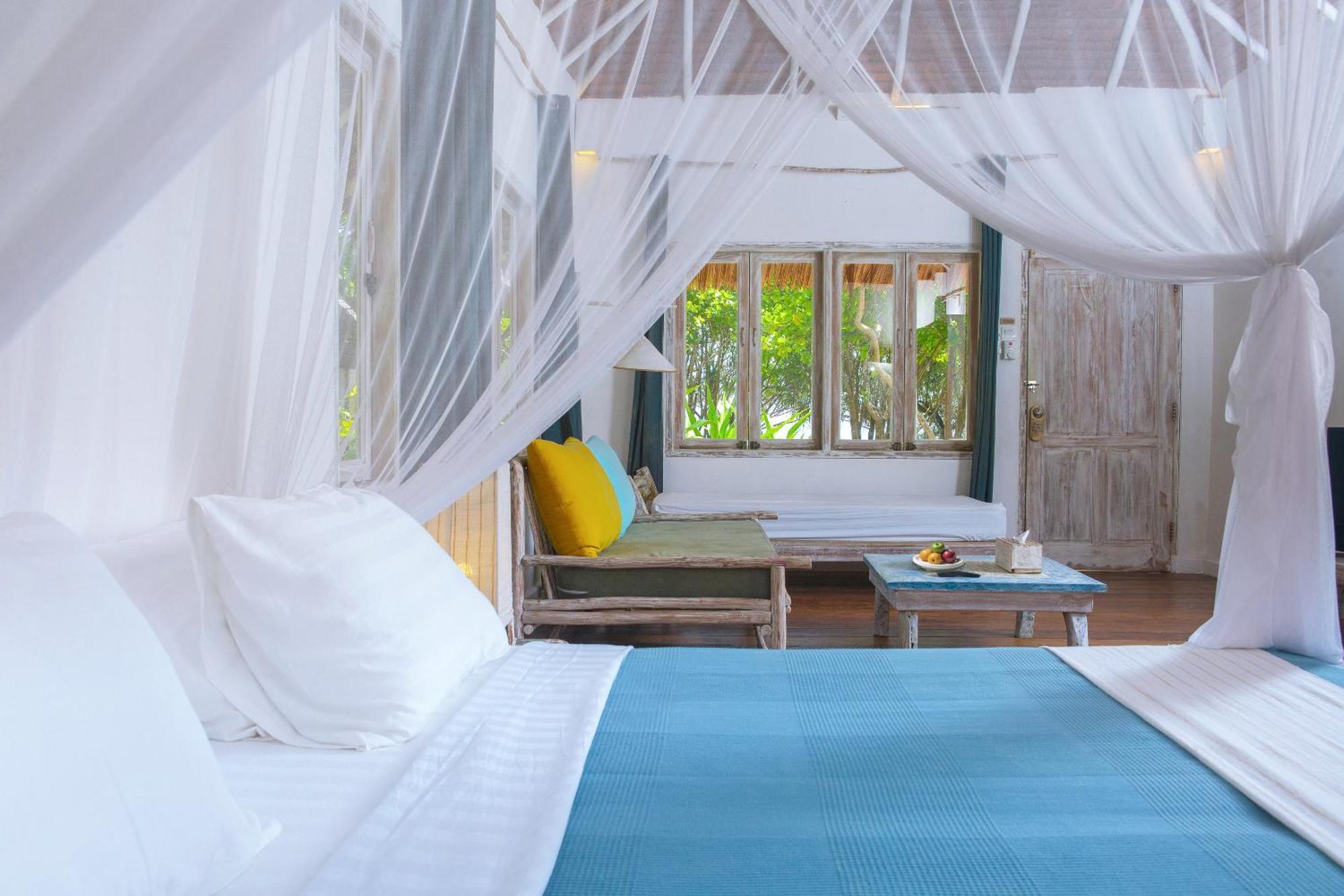 Trikora Beach Club And Resort Teluk Bakau Екстериор снимка