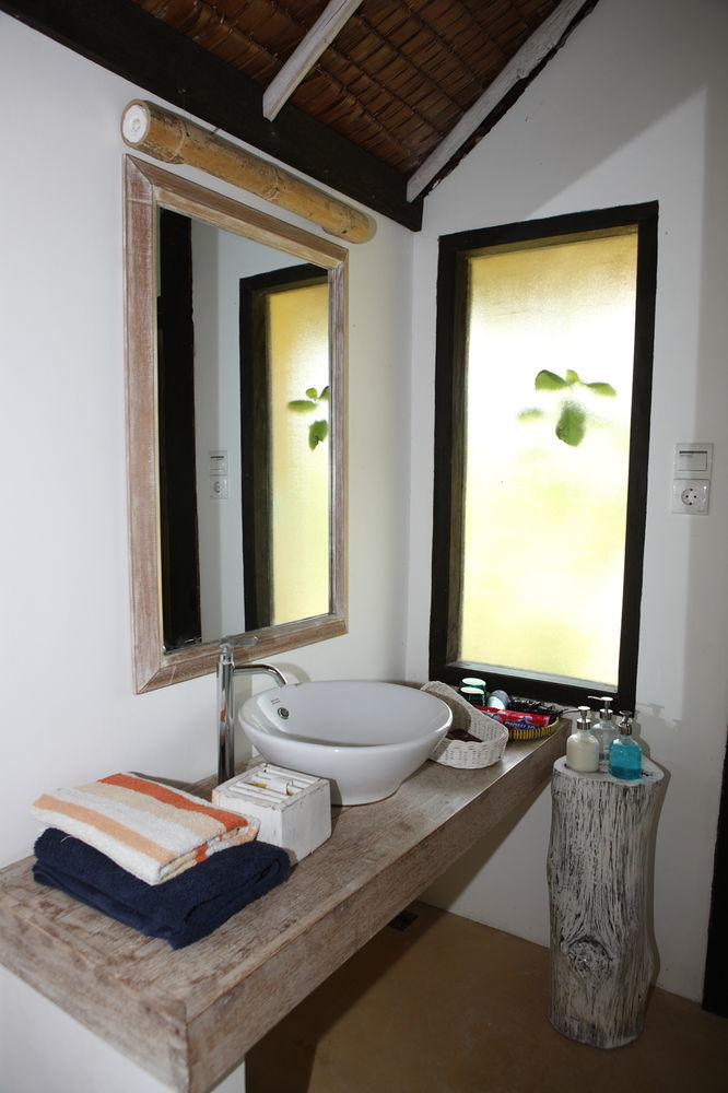 Trikora Beach Club And Resort Teluk Bakau Екстериор снимка