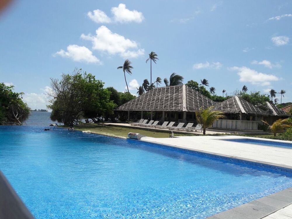 Trikora Beach Club And Resort Teluk Bakau Екстериор снимка